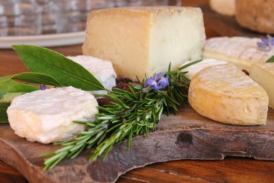 Plateau de fromages fermiers vaches et brebis